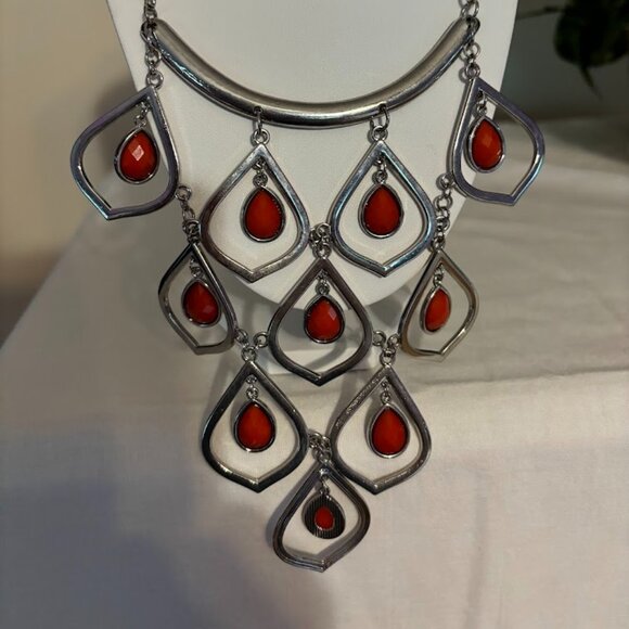 Jewelry - Beautiful and Unusual Red Color Necklace (21") in Silver Tone